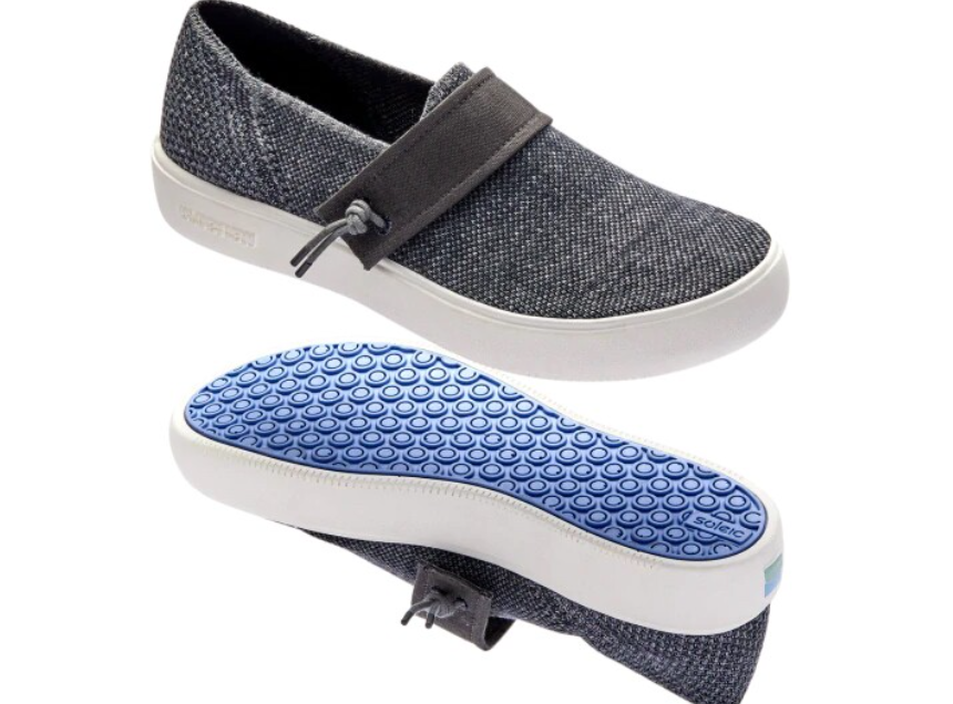 Blueview鞋采用部分由海藻制成的聚氨酯泡沫，可完全生物降解